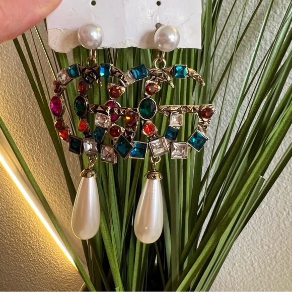 Letter G Earrings | Multicolor Jewel/Stone and Pearl Dangle Earrings | Brand New - Picture 3 of 3